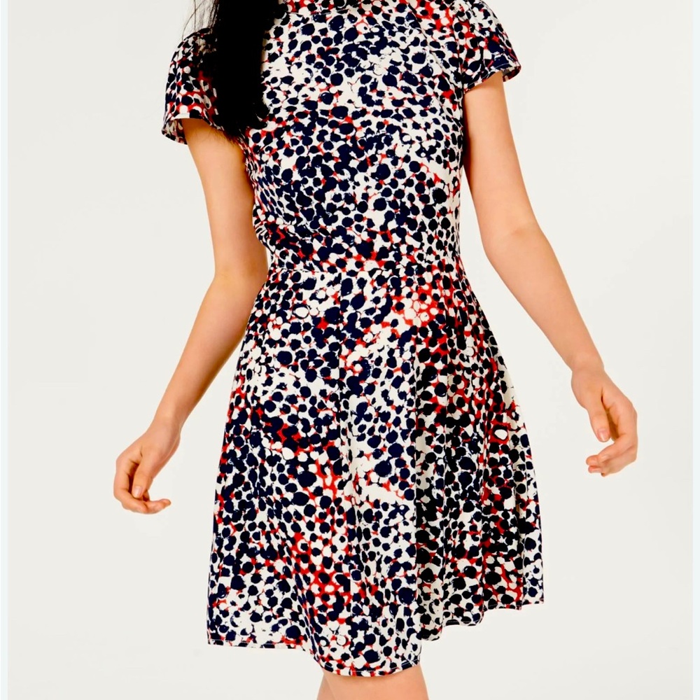 Ladies, short sleeve dress tie in back buttons at neck line